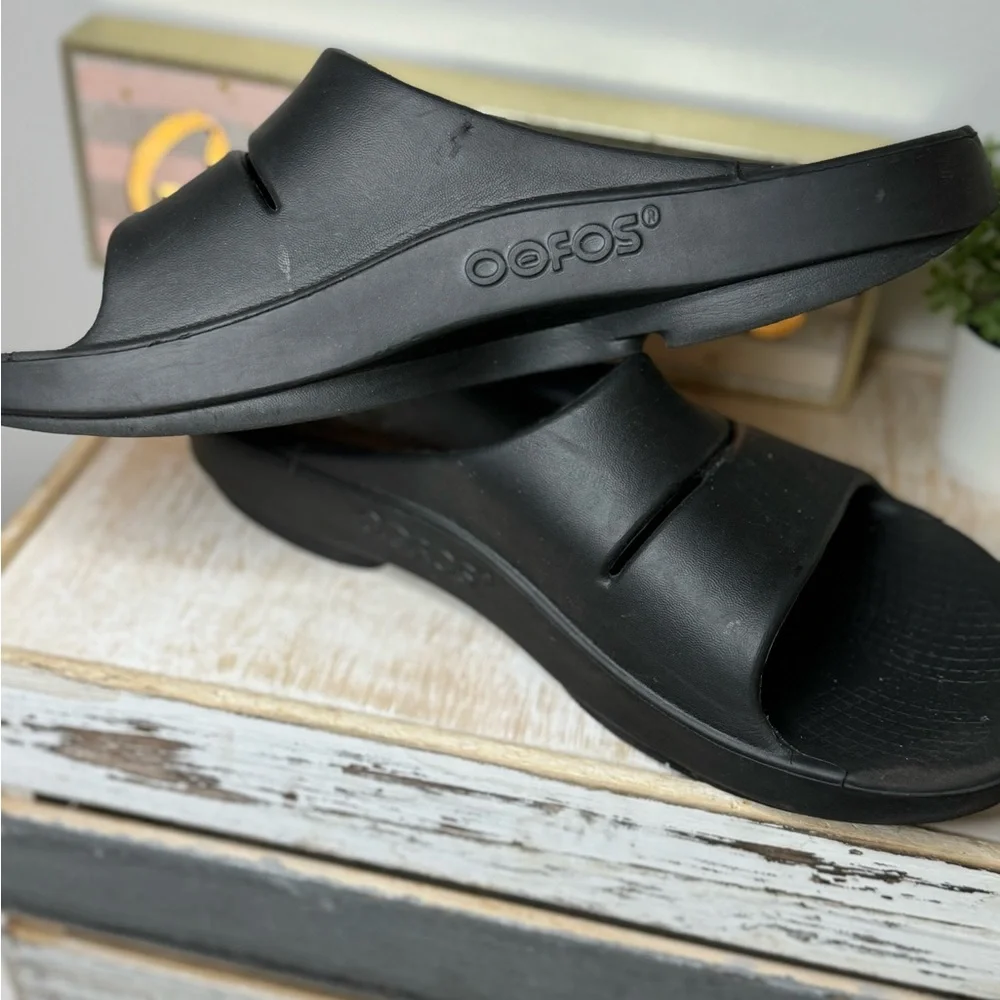 oofos unisex slides men's 10 women's 12